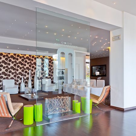 เมดิแตร์ราเนีย โฮเทล แอนด์ คอนเวนชั่น เซ็นเตอร์ Hotel ซาแลร์โน ภายนอก รูปภาพ