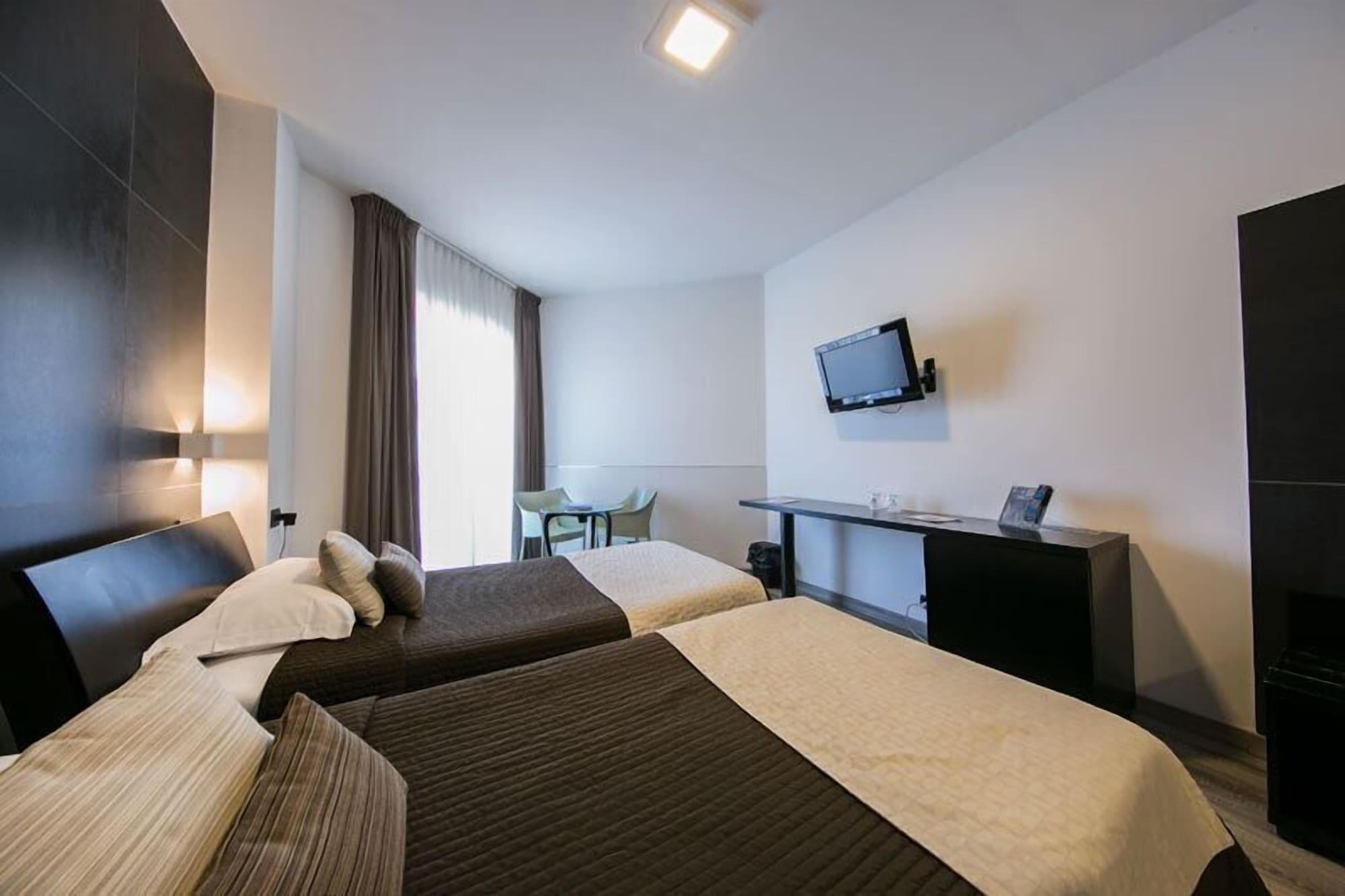 เมดิแตร์ราเนีย โฮเทล แอนด์ คอนเวนชั่น เซ็นเตอร์ Hotel ซาแลร์โน ภายนอก รูปภาพ