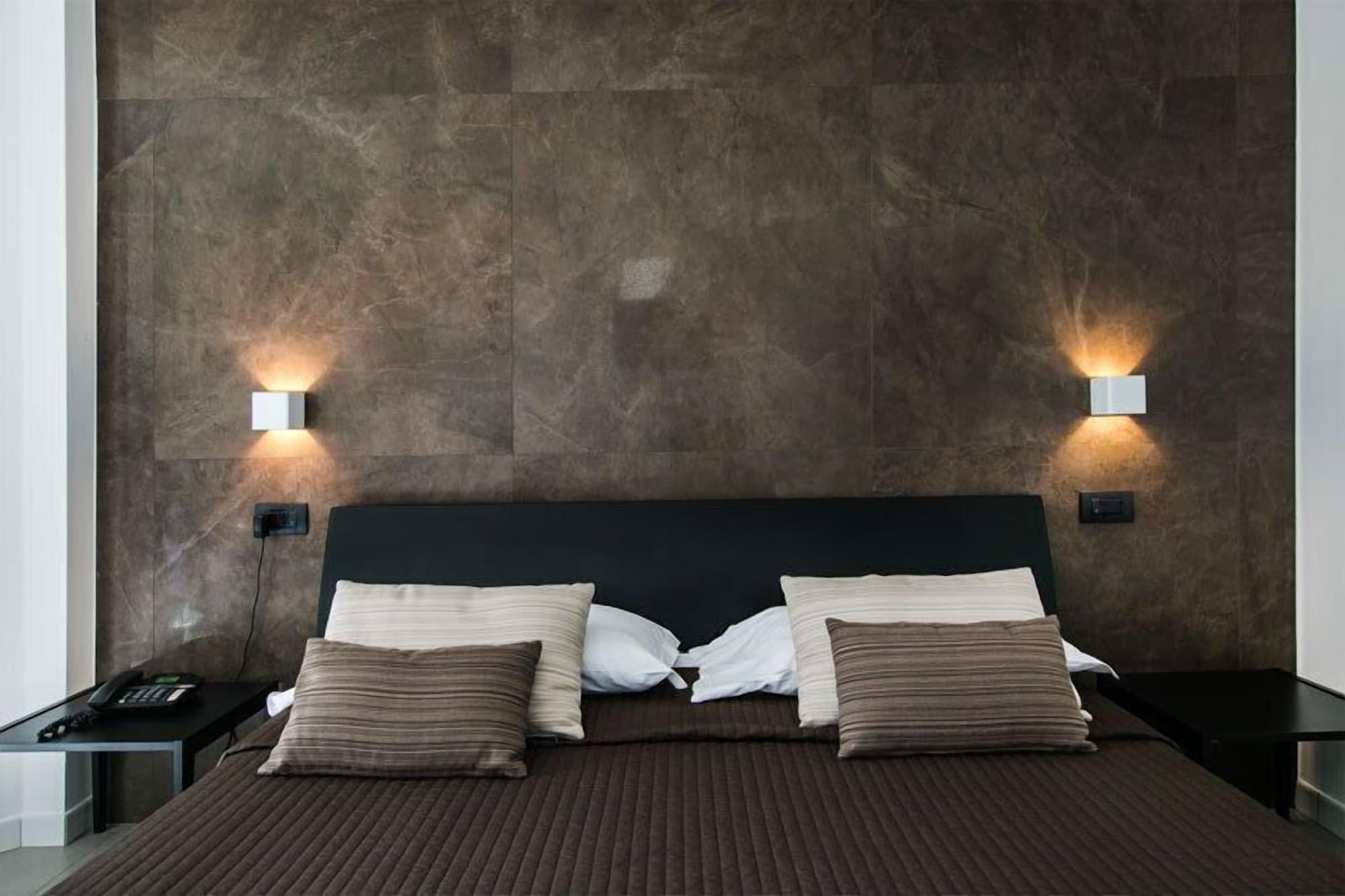 เมดิแตร์ราเนีย โฮเทล แอนด์ คอนเวนชั่น เซ็นเตอร์ Hotel ซาแลร์โน ภายนอก รูปภาพ