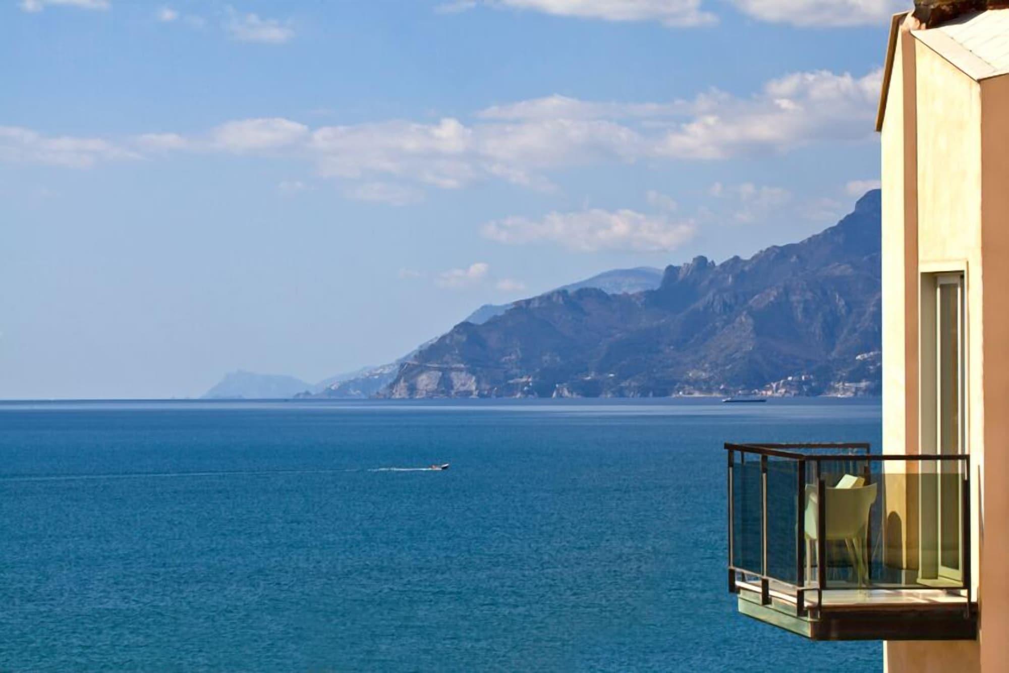 เมดิแตร์ราเนีย โฮเทล แอนด์ คอนเวนชั่น เซ็นเตอร์ Hotel ซาแลร์โน ภายนอก รูปภาพ
