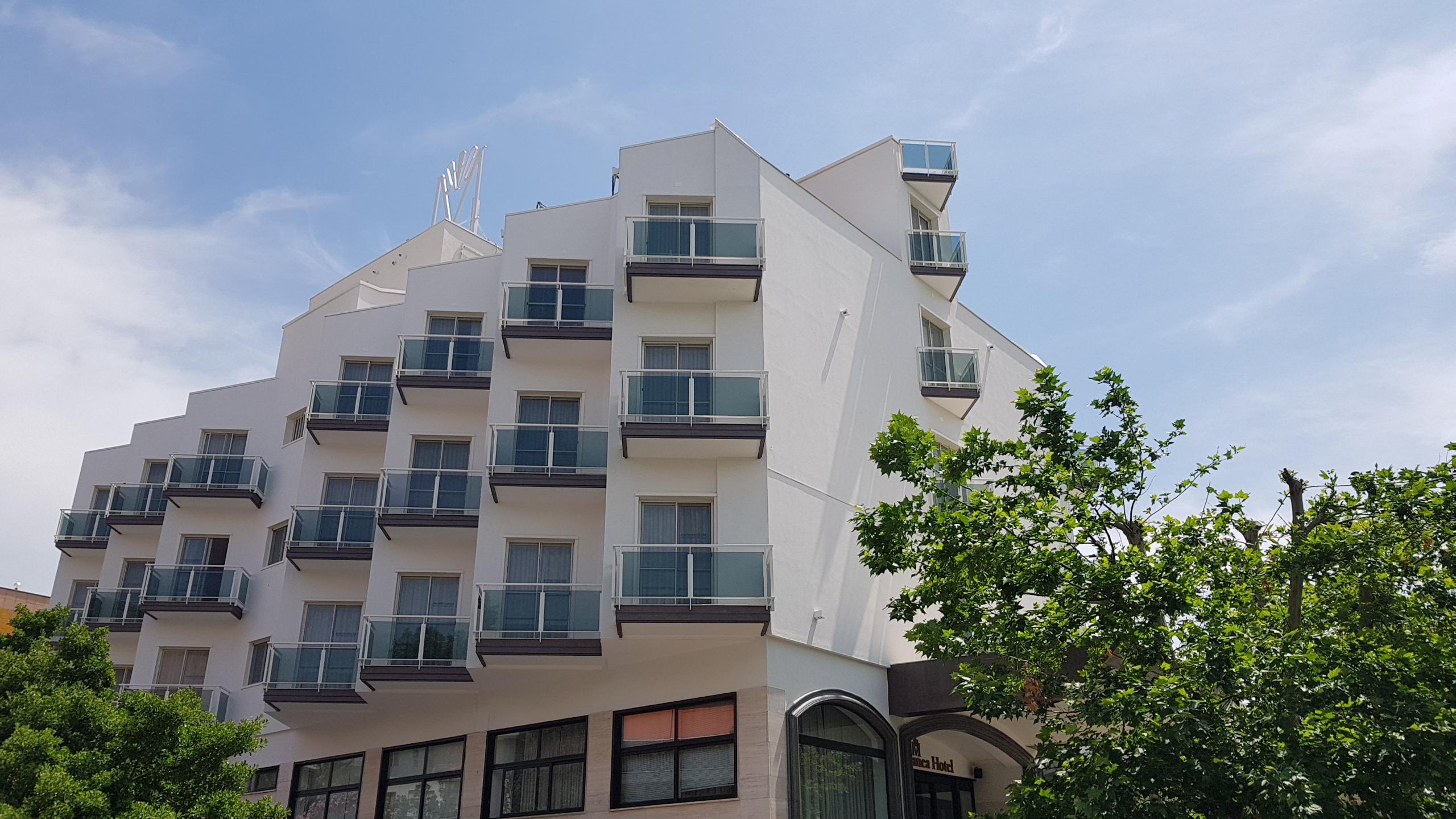 เมดิแตร์ราเนีย โฮเทล แอนด์ คอนเวนชั่น เซ็นเตอร์ Hotel ซาแลร์โน ภายนอก รูปภาพ