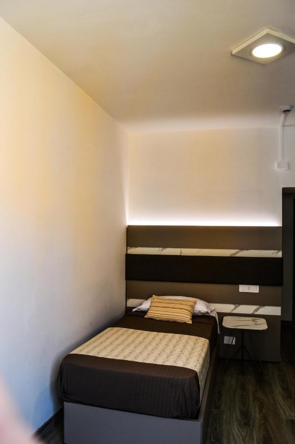 เมดิแตร์ราเนีย โฮเทล แอนด์ คอนเวนชั่น เซ็นเตอร์ Hotel ซาแลร์โน ภายนอก รูปภาพ