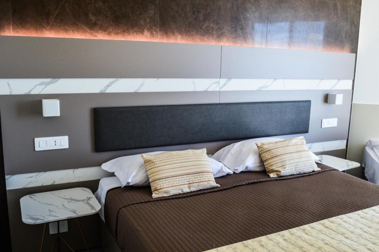 เมดิแตร์ราเนีย โฮเทล แอนด์ คอนเวนชั่น เซ็นเตอร์ Hotel ซาแลร์โน ภายนอก รูปภาพ