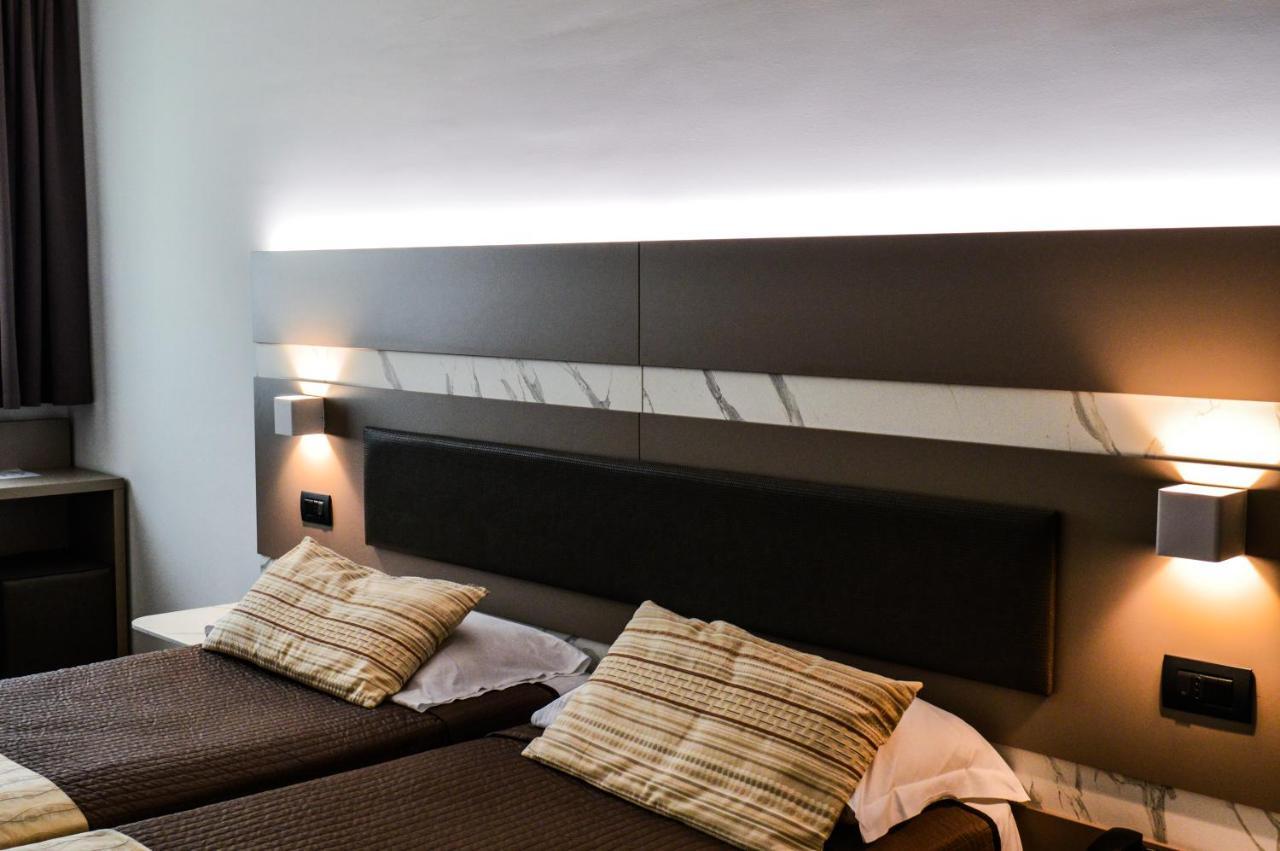 เมดิแตร์ราเนีย โฮเทล แอนด์ คอนเวนชั่น เซ็นเตอร์ Hotel ซาแลร์โน ภายนอก รูปภาพ