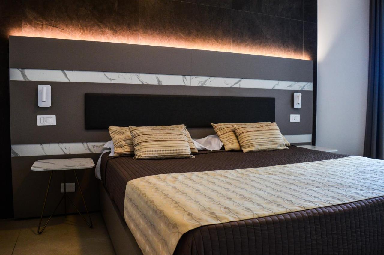 เมดิแตร์ราเนีย โฮเทล แอนด์ คอนเวนชั่น เซ็นเตอร์ Hotel ซาแลร์โน ภายนอก รูปภาพ