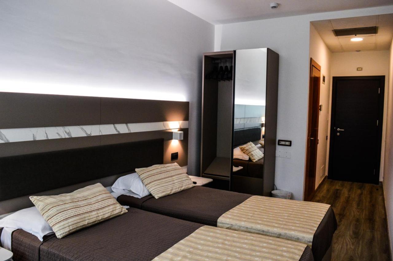 เมดิแตร์ราเนีย โฮเทล แอนด์ คอนเวนชั่น เซ็นเตอร์ Hotel ซาแลร์โน ภายนอก รูปภาพ