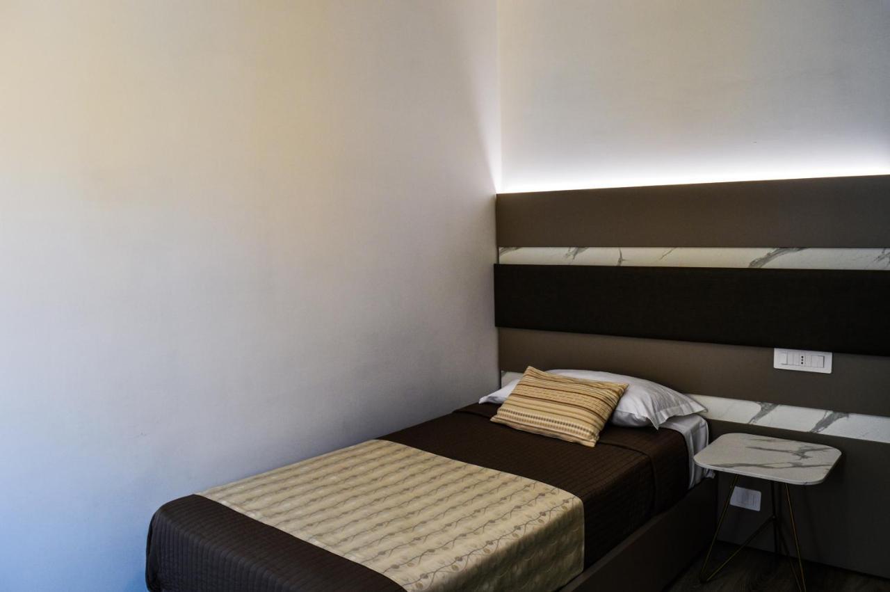 เมดิแตร์ราเนีย โฮเทล แอนด์ คอนเวนชั่น เซ็นเตอร์ Hotel ซาแลร์โน ภายนอก รูปภาพ