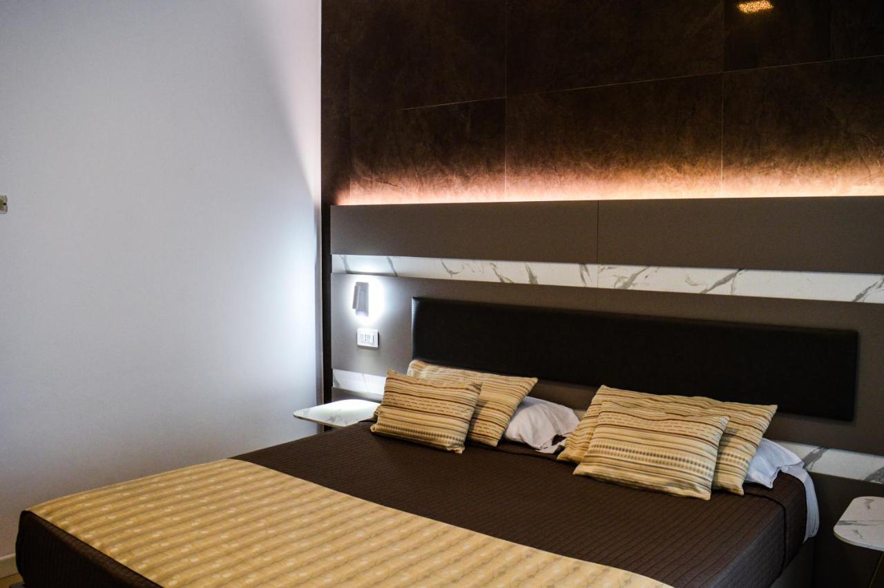 เมดิแตร์ราเนีย โฮเทล แอนด์ คอนเวนชั่น เซ็นเตอร์ Hotel ซาแลร์โน ภายนอก รูปภาพ