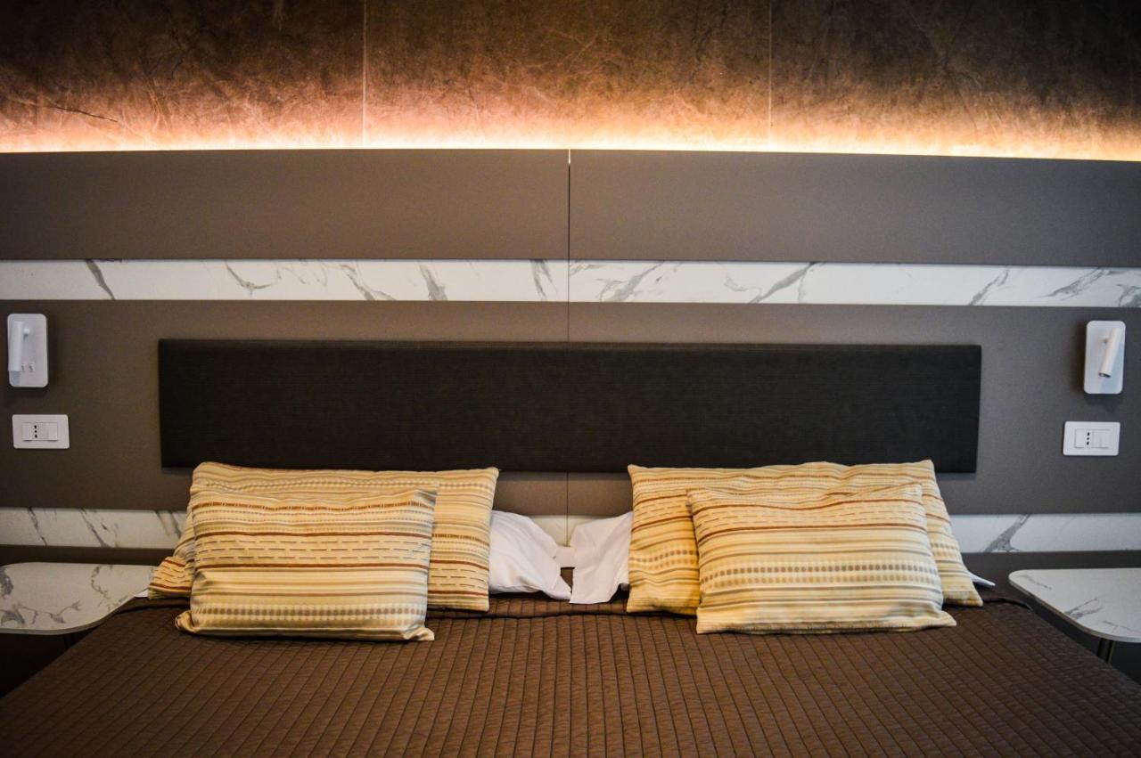 เมดิแตร์ราเนีย โฮเทล แอนด์ คอนเวนชั่น เซ็นเตอร์ Hotel ซาแลร์โน ภายนอก รูปภาพ