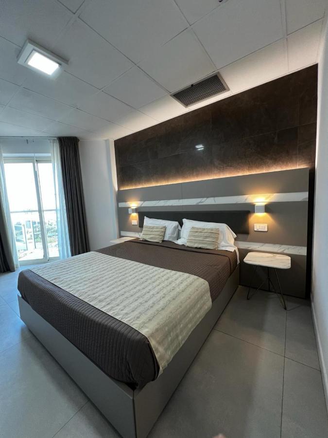 เมดิแตร์ราเนีย โฮเทล แอนด์ คอนเวนชั่น เซ็นเตอร์ Hotel ซาแลร์โน ภายนอก รูปภาพ