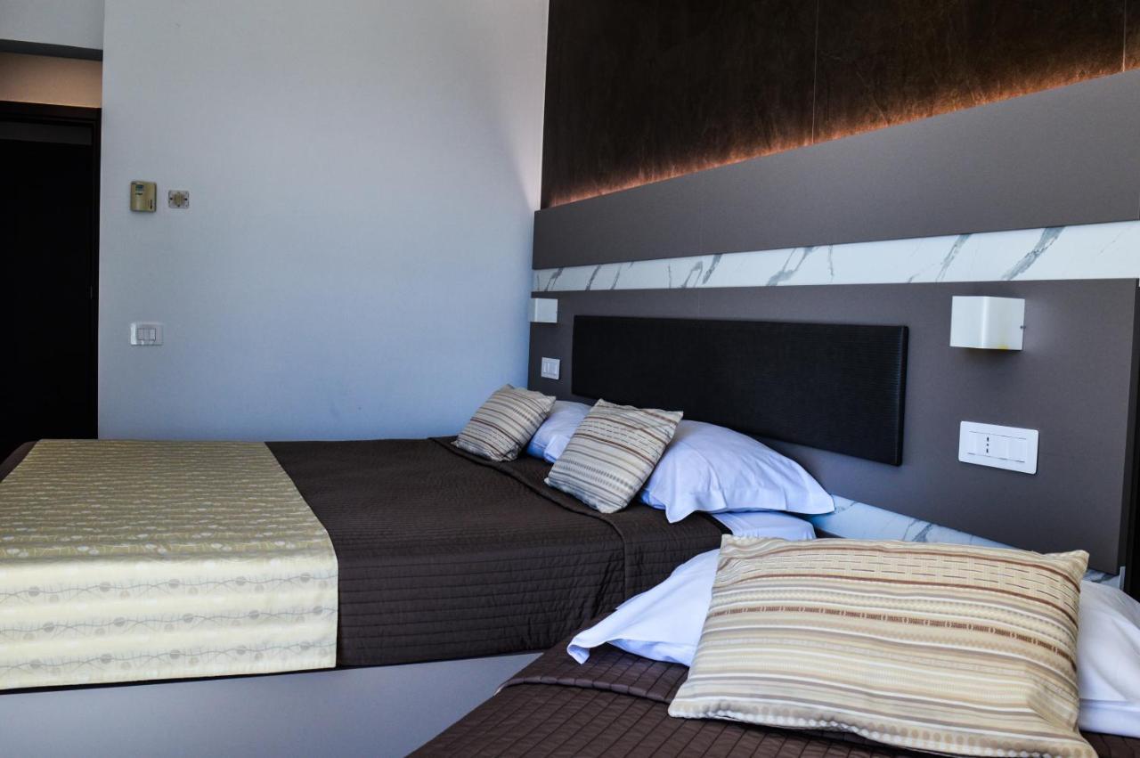 เมดิแตร์ราเนีย โฮเทล แอนด์ คอนเวนชั่น เซ็นเตอร์ Hotel ซาแลร์โน ภายนอก รูปภาพ