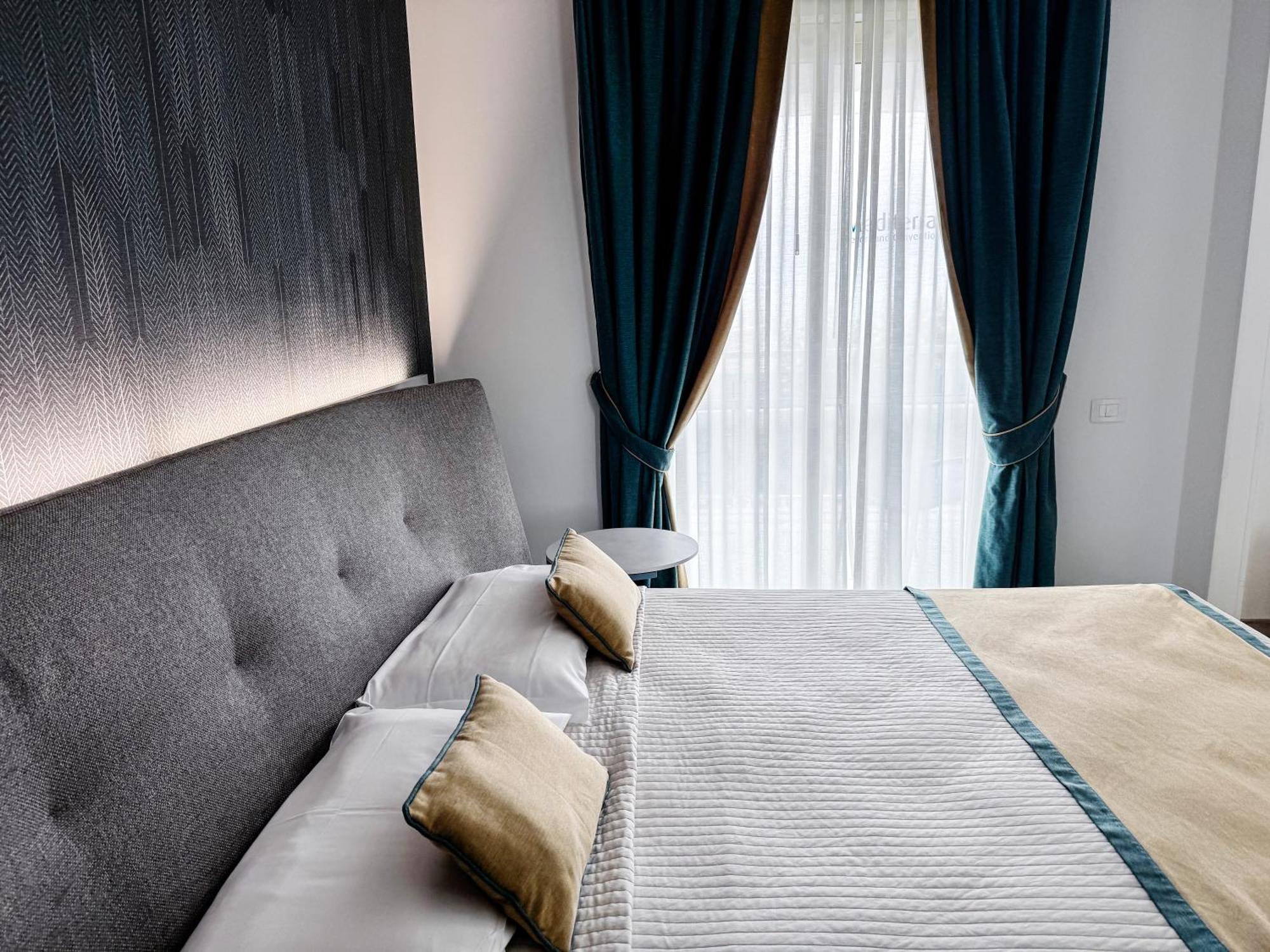 เมดิแตร์ราเนีย โฮเทล แอนด์ คอนเวนชั่น เซ็นเตอร์ Hotel ซาแลร์โน ภายนอก รูปภาพ