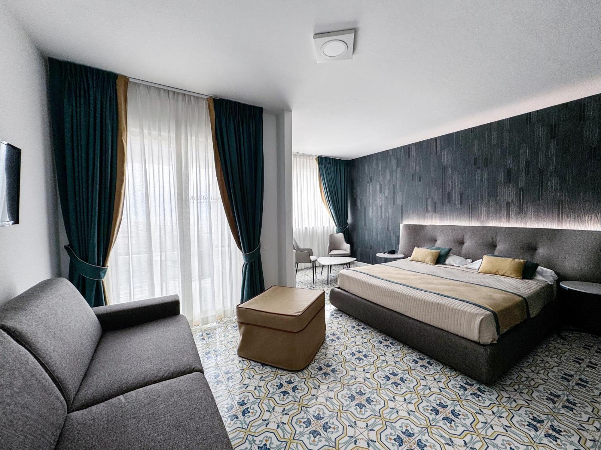 เมดิแตร์ราเนีย โฮเทล แอนด์ คอนเวนชั่น เซ็นเตอร์ Hotel ซาแลร์โน ภายนอก รูปภาพ