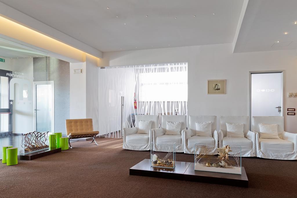 เมดิแตร์ราเนีย โฮเทล แอนด์ คอนเวนชั่น เซ็นเตอร์ Hotel ซาแลร์โน ภายนอก รูปภาพ
