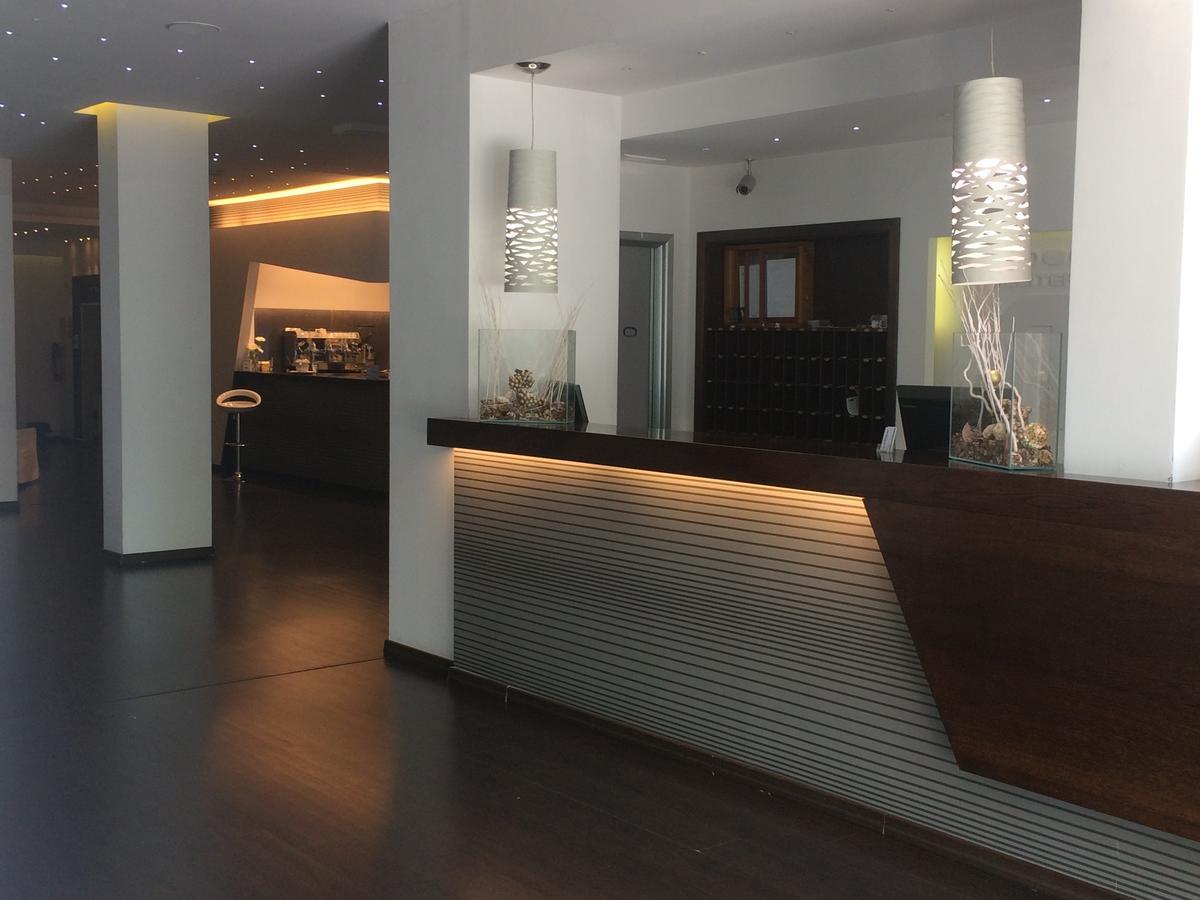 เมดิแตร์ราเนีย โฮเทล แอนด์ คอนเวนชั่น เซ็นเตอร์ Hotel ซาแลร์โน ภายนอก รูปภาพ