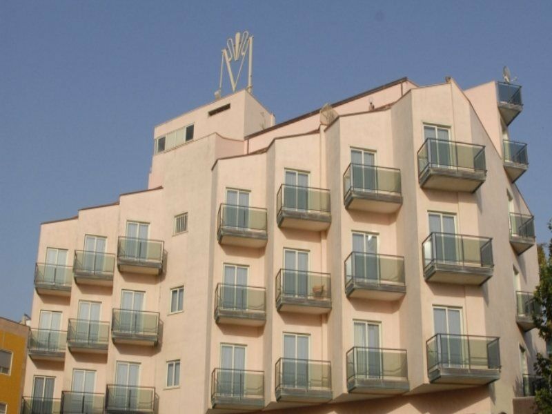 เมดิแตร์ราเนีย โฮเทล แอนด์ คอนเวนชั่น เซ็นเตอร์ Hotel ซาแลร์โน ภายนอก รูปภาพ