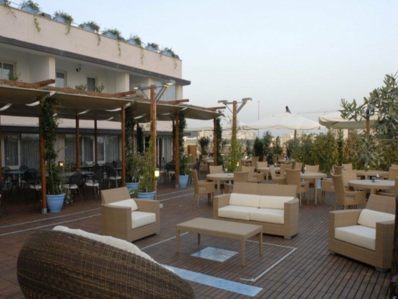 เมดิแตร์ราเนีย โฮเทล แอนด์ คอนเวนชั่น เซ็นเตอร์ Hotel ซาแลร์โน ภายนอก รูปภาพ